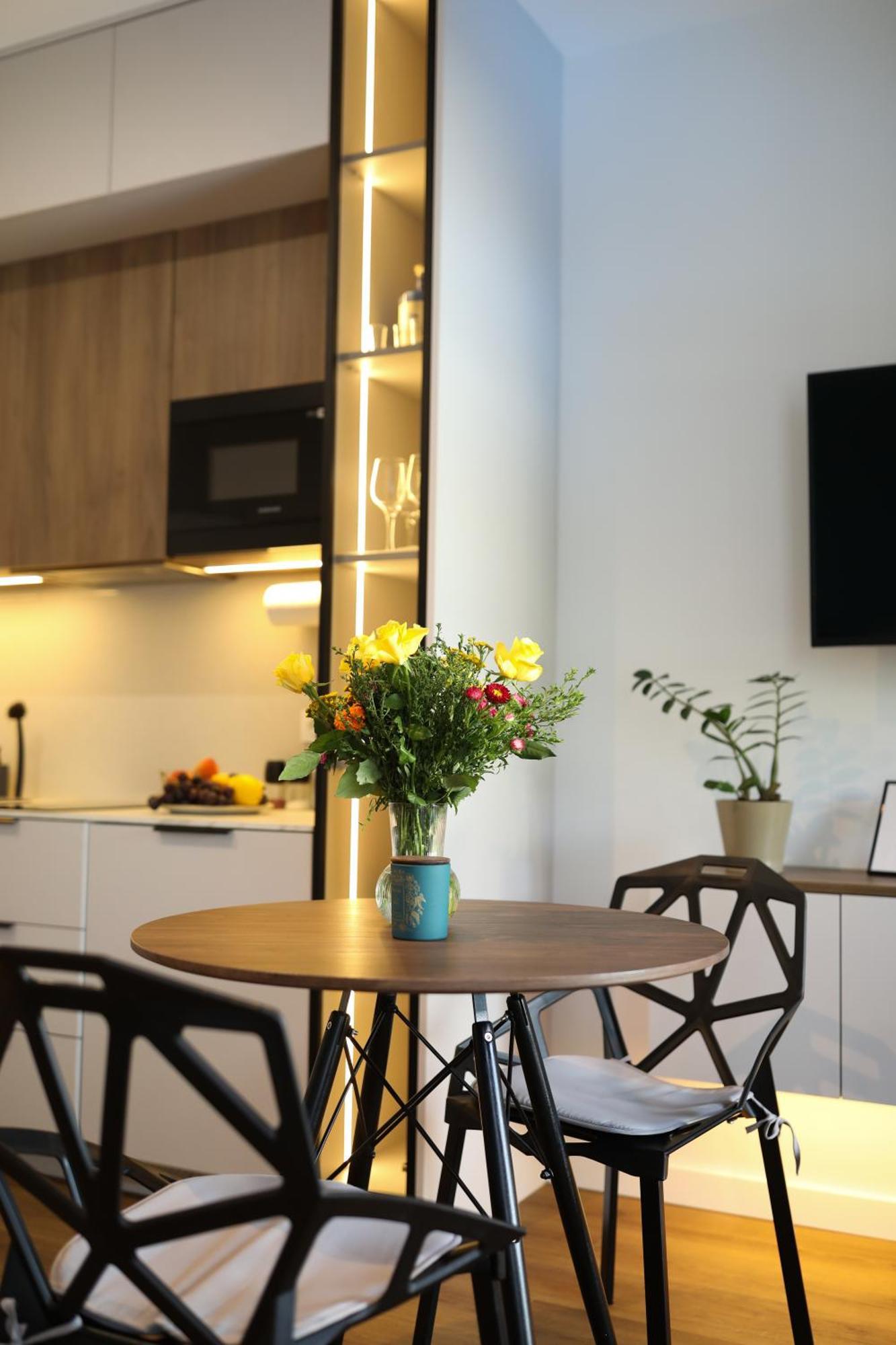 ורשה Apartament Zdziechowskiego With Parking And Ac, Mokotow מראה חיצוני תמונה